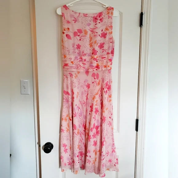 Maggy London • Pink Floral Summer Dress • Size 8 - Picture 2 of 5
